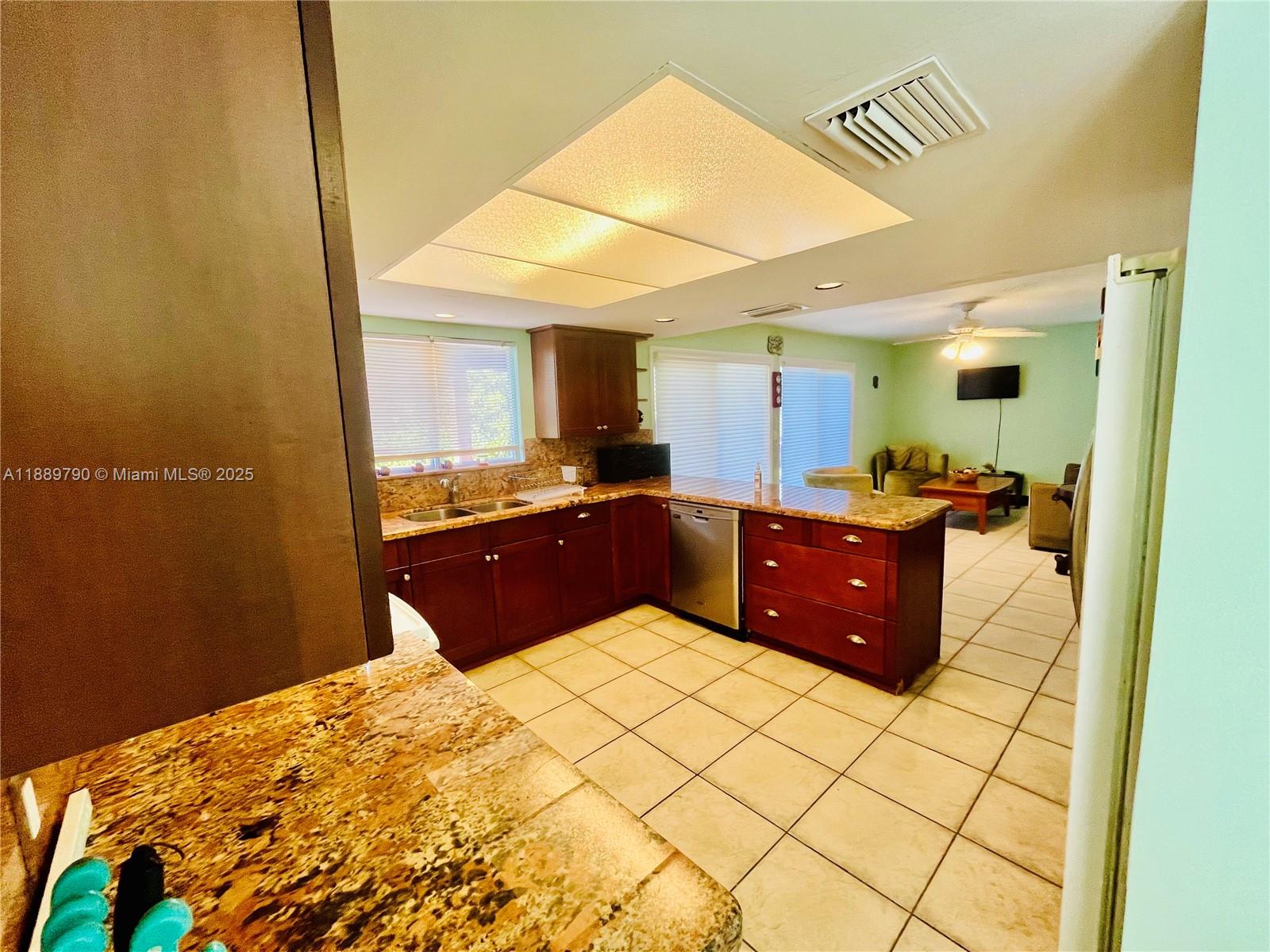 HARBOR SHORES - Residential Lease