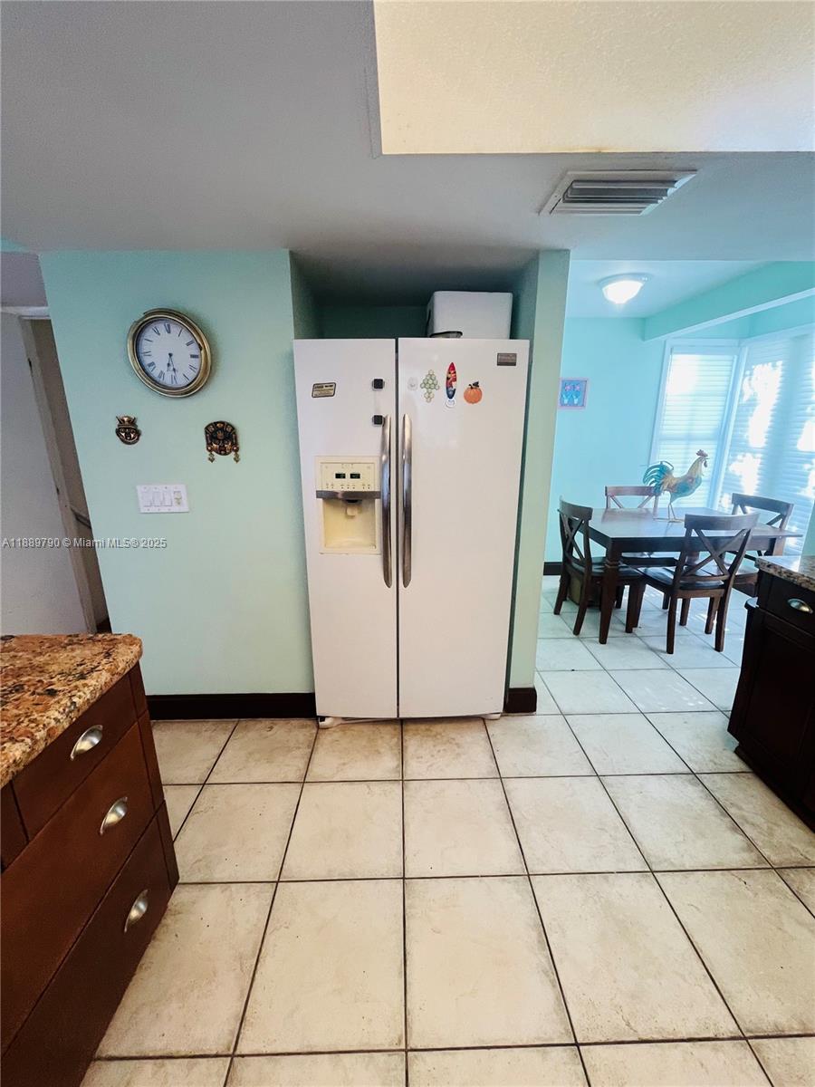 HARBOR SHORES - Residential Lease
