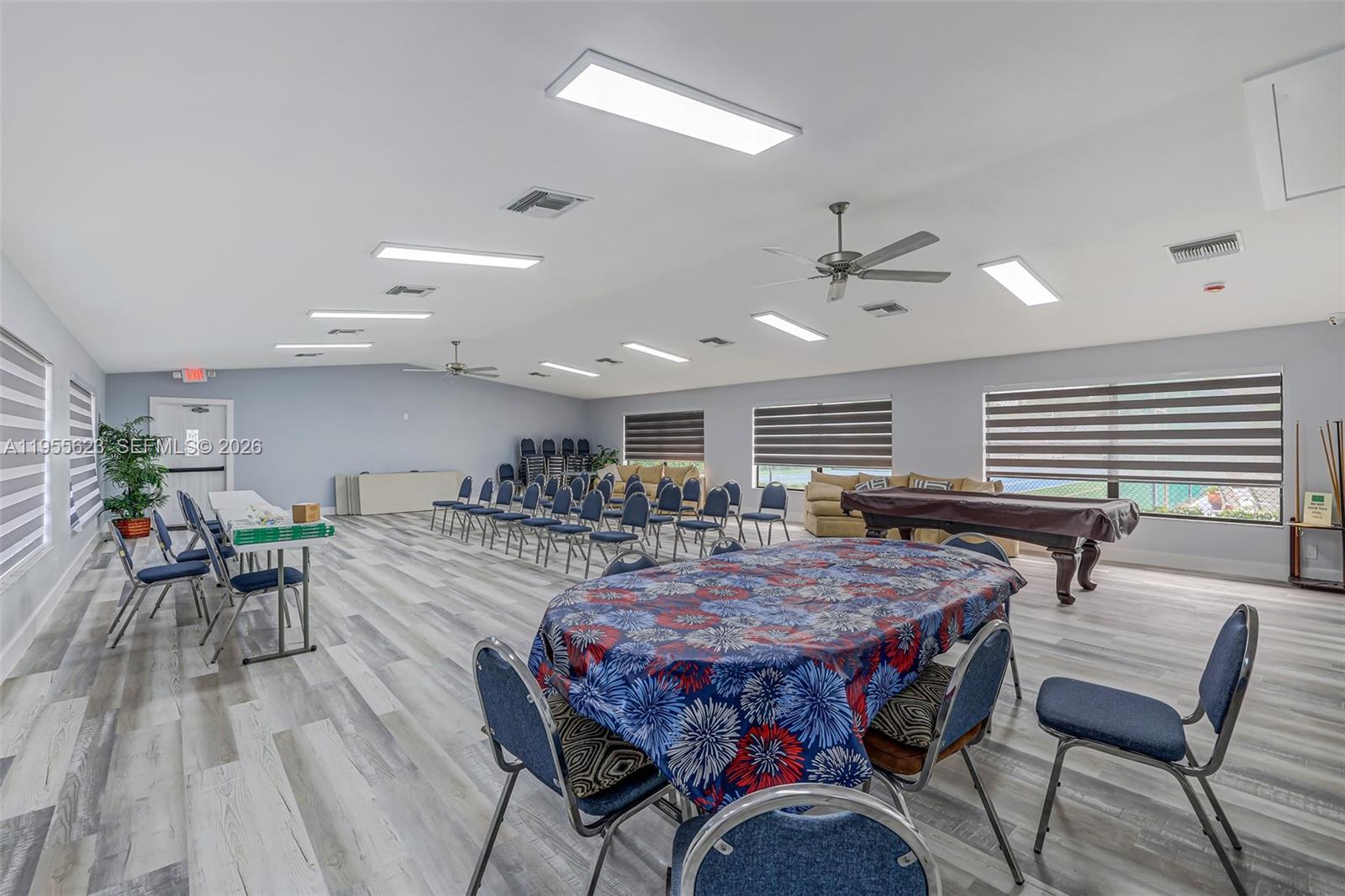 ARBOURS OF THE PALM BEACH - Residential