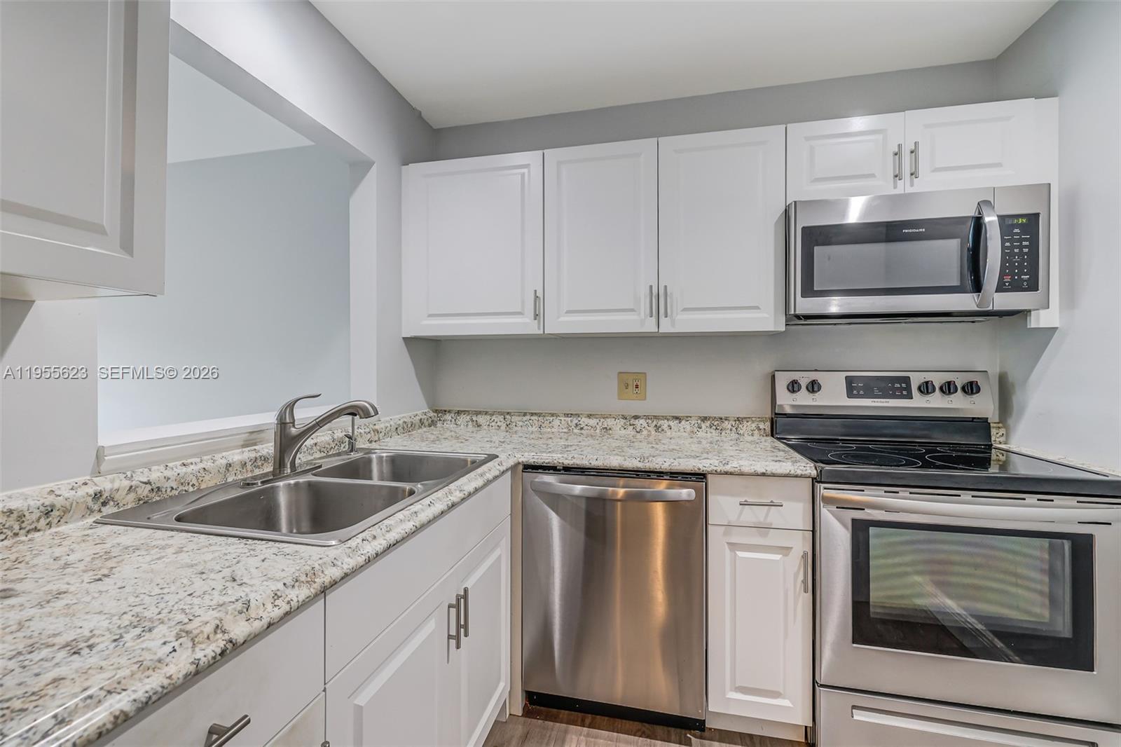 ARBOURS OF THE PALM BEACH - Residential