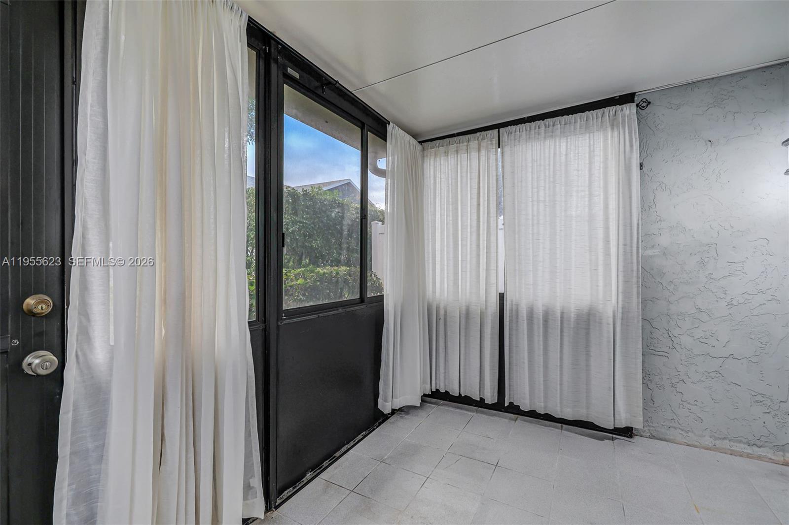 ARBOURS OF THE PALM BEACH - Residential