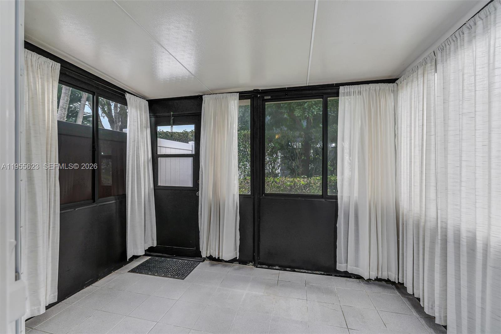 ARBOURS OF THE PALM BEACH - Residential