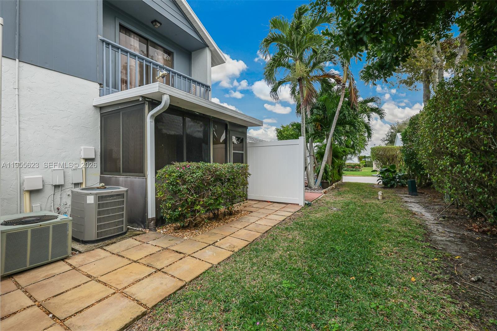 ARBOURS OF THE PALM BEACH - Residential