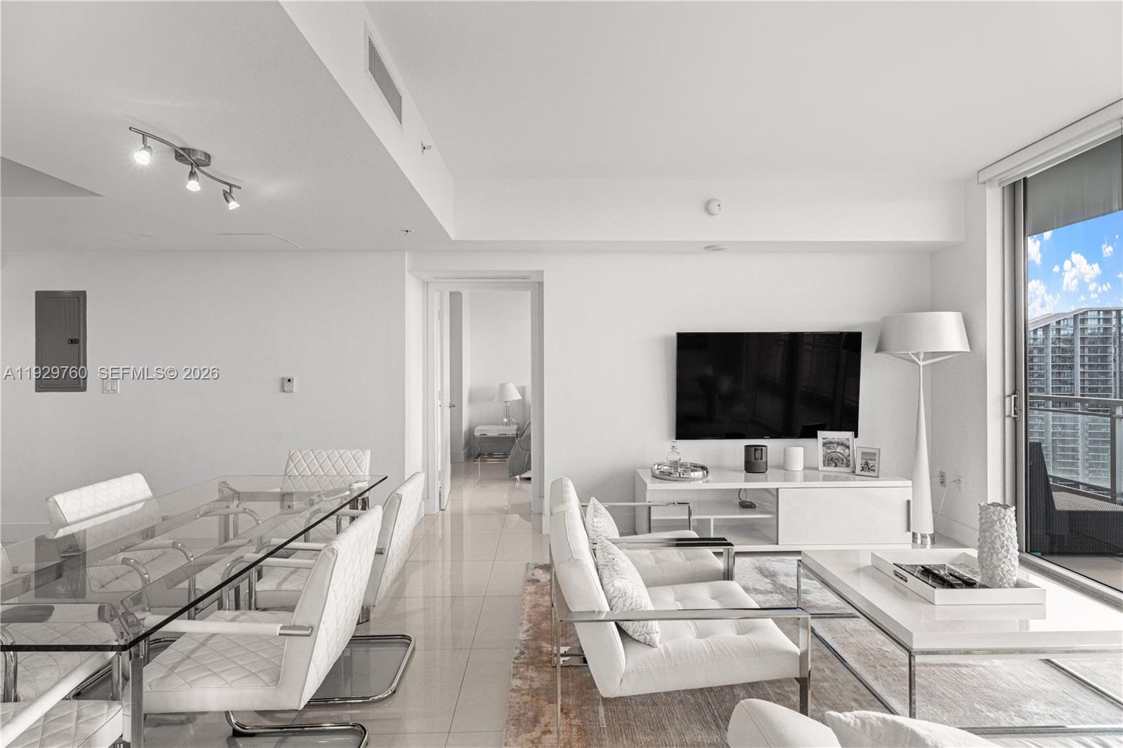 MINT CONDO - Residential