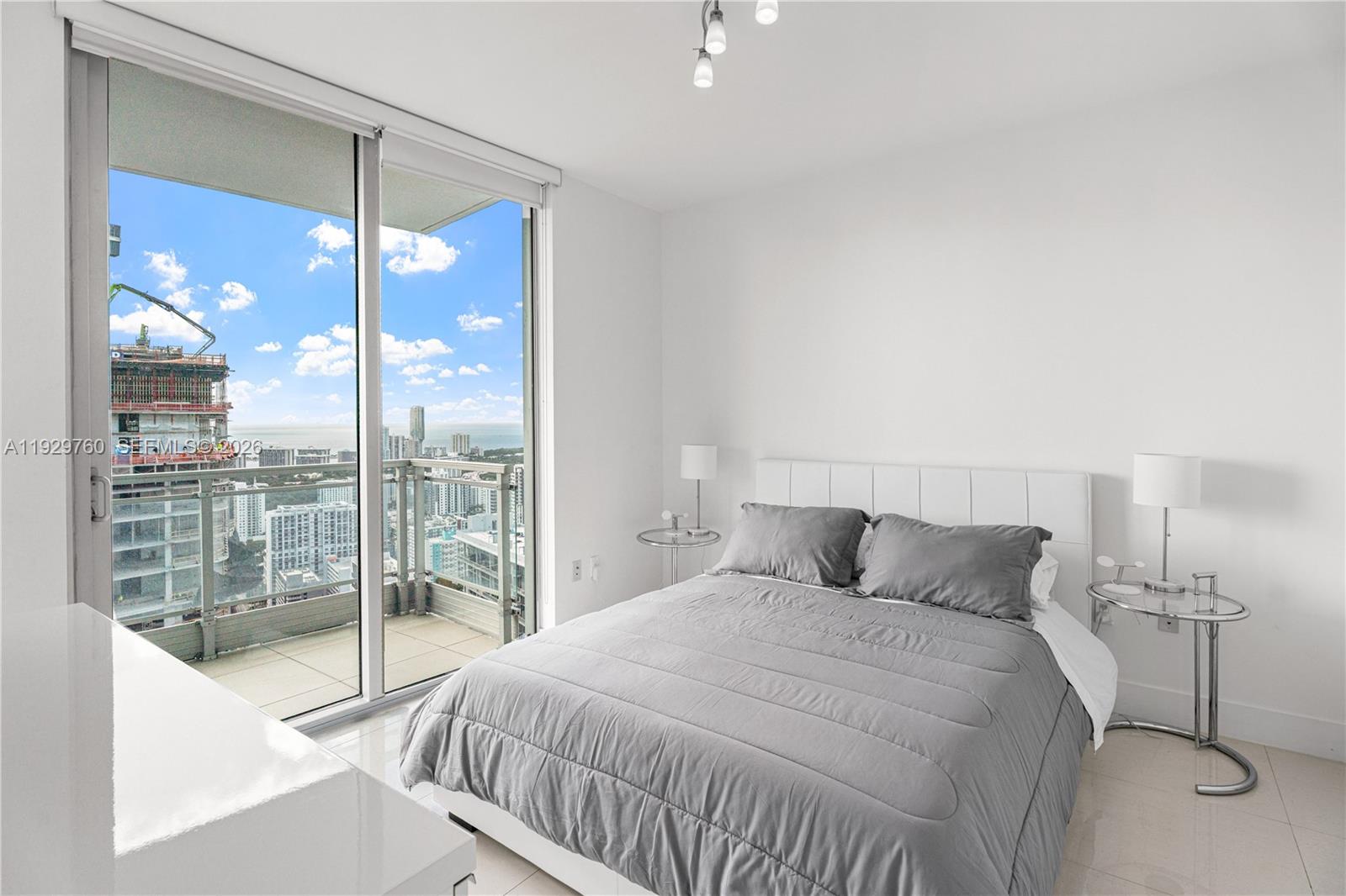 MINT CONDO - Residential