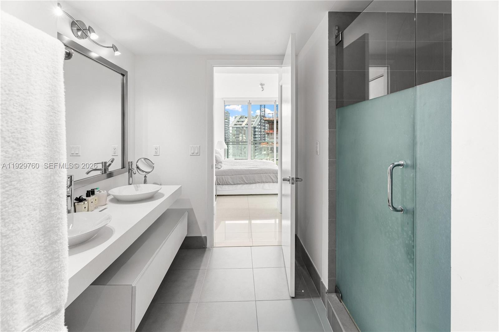 MINT CONDO - Residential