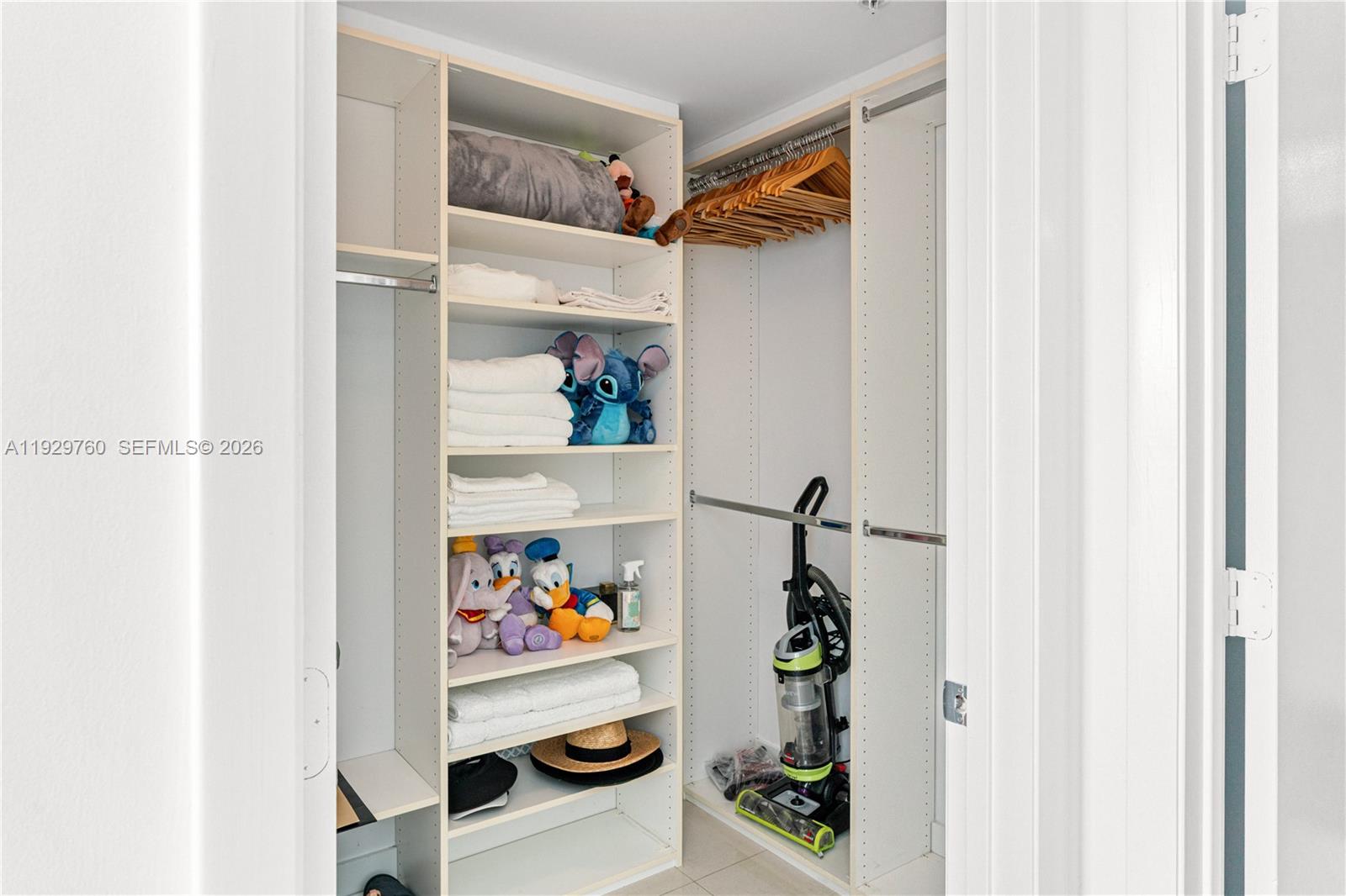 MINT CONDO - Residential