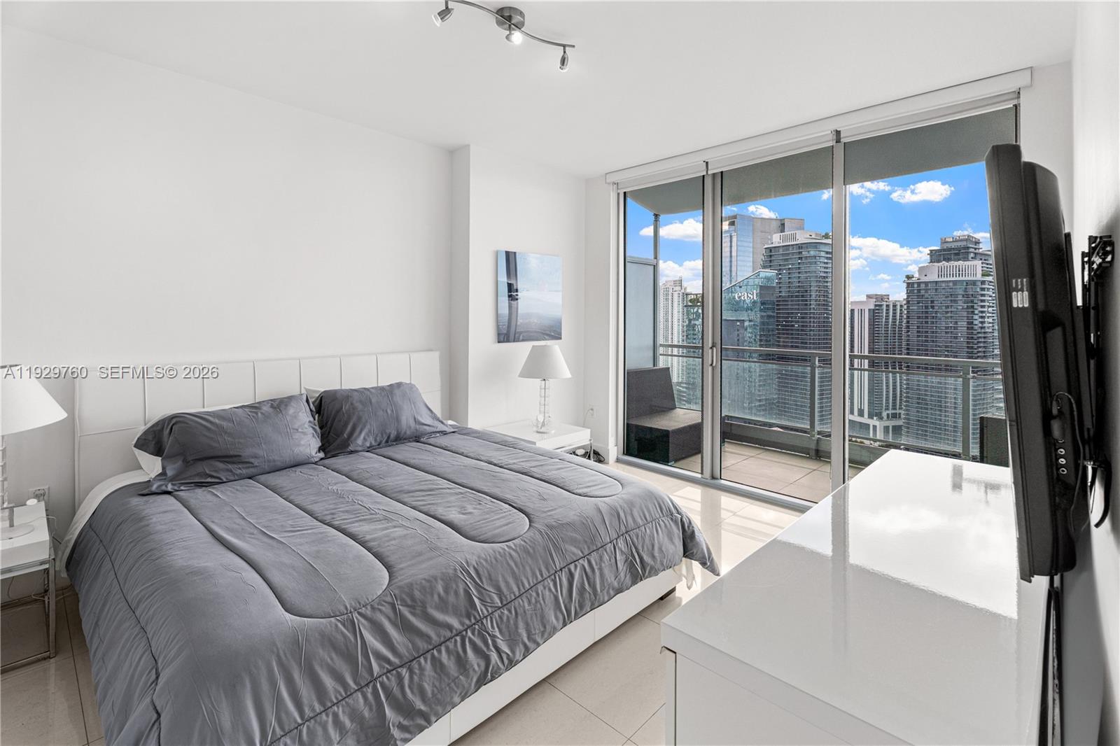 MINT CONDO - Residential