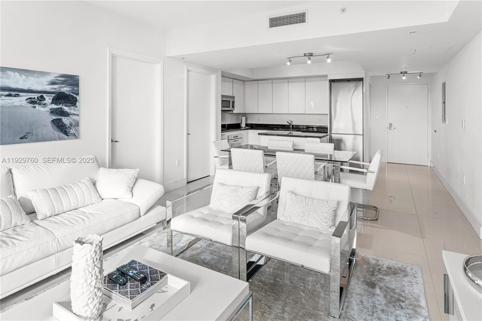 MINT CONDO - Residential