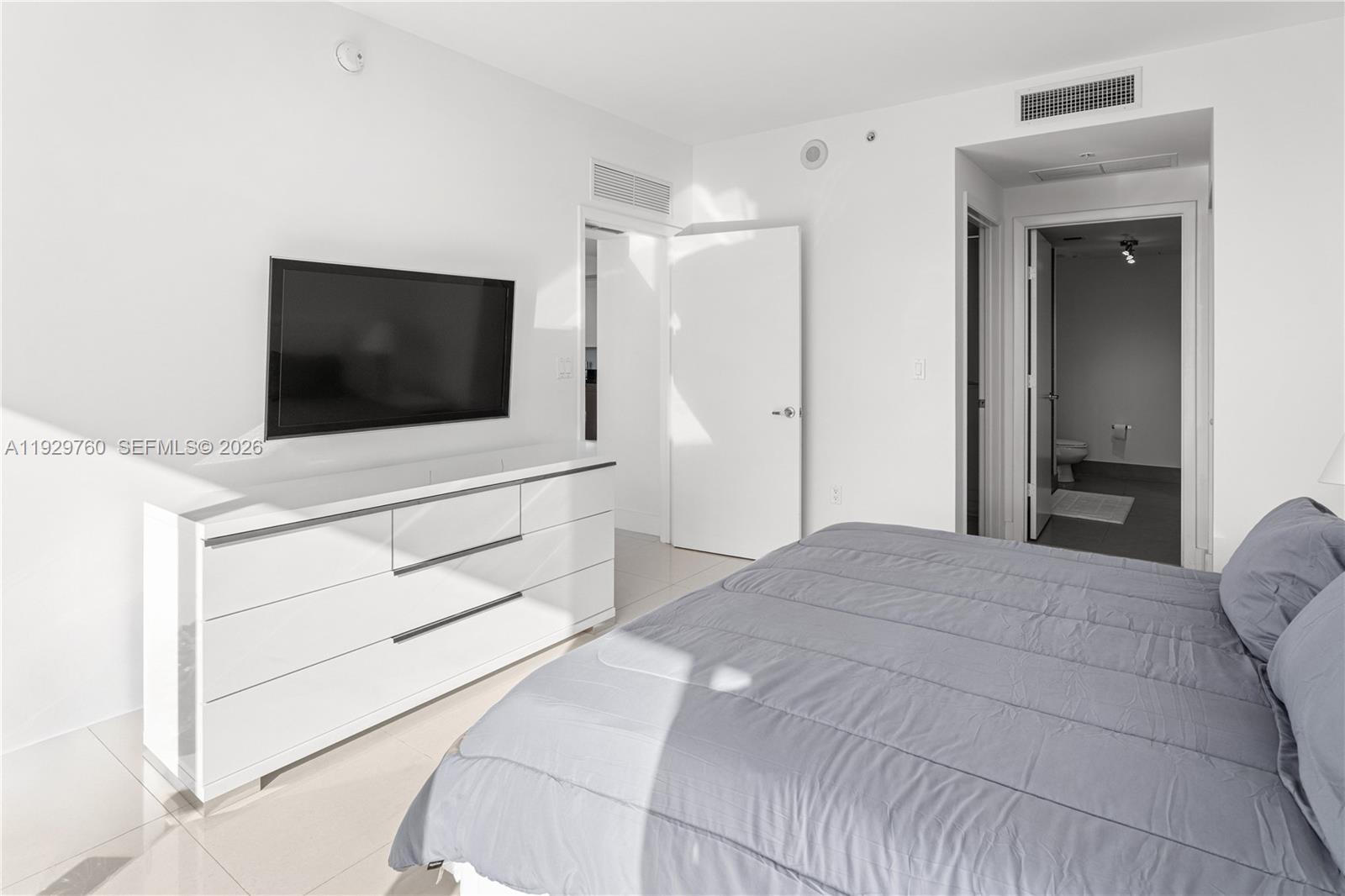 MINT CONDO - Residential