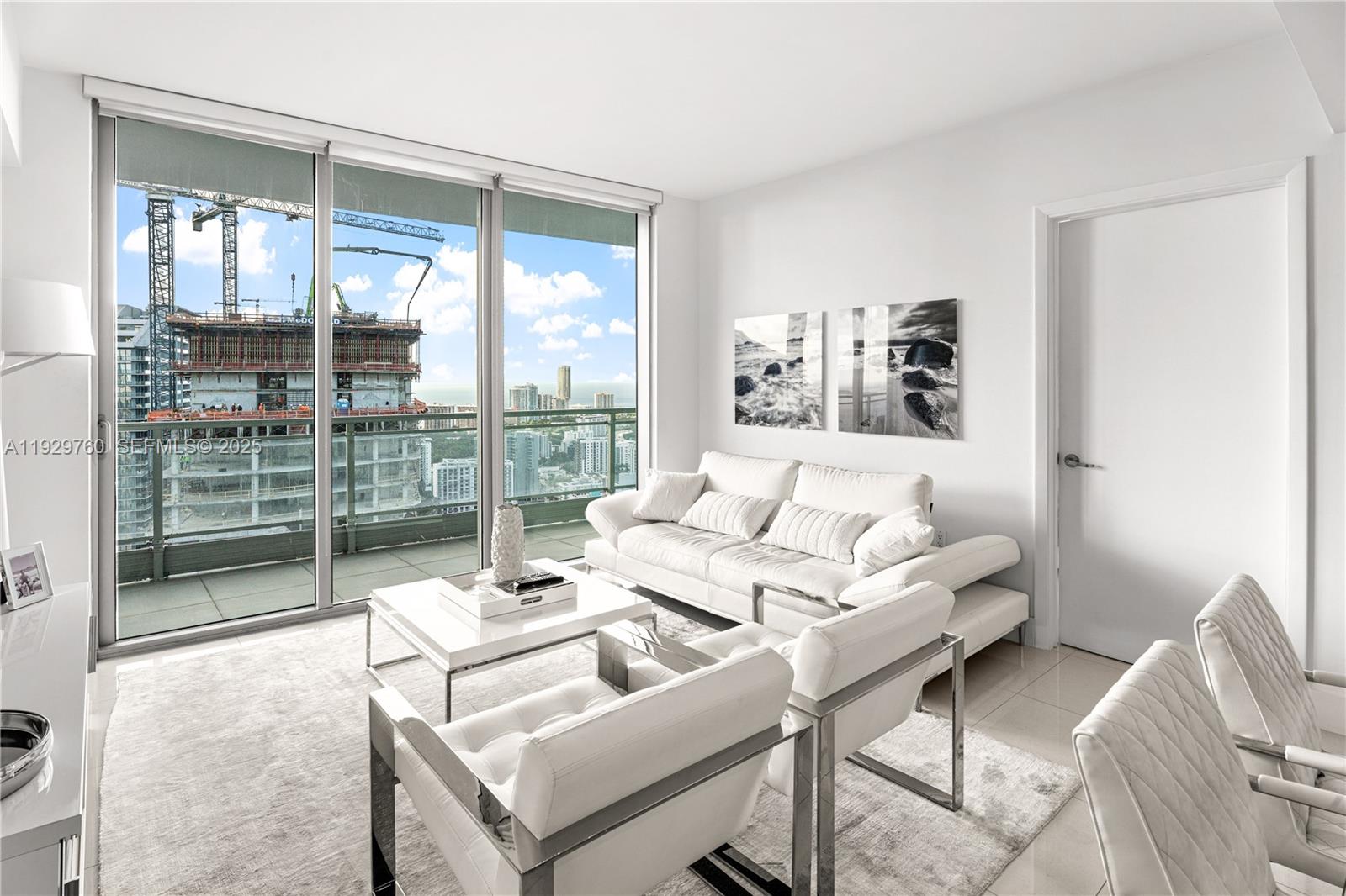 MINT CONDO - Residential