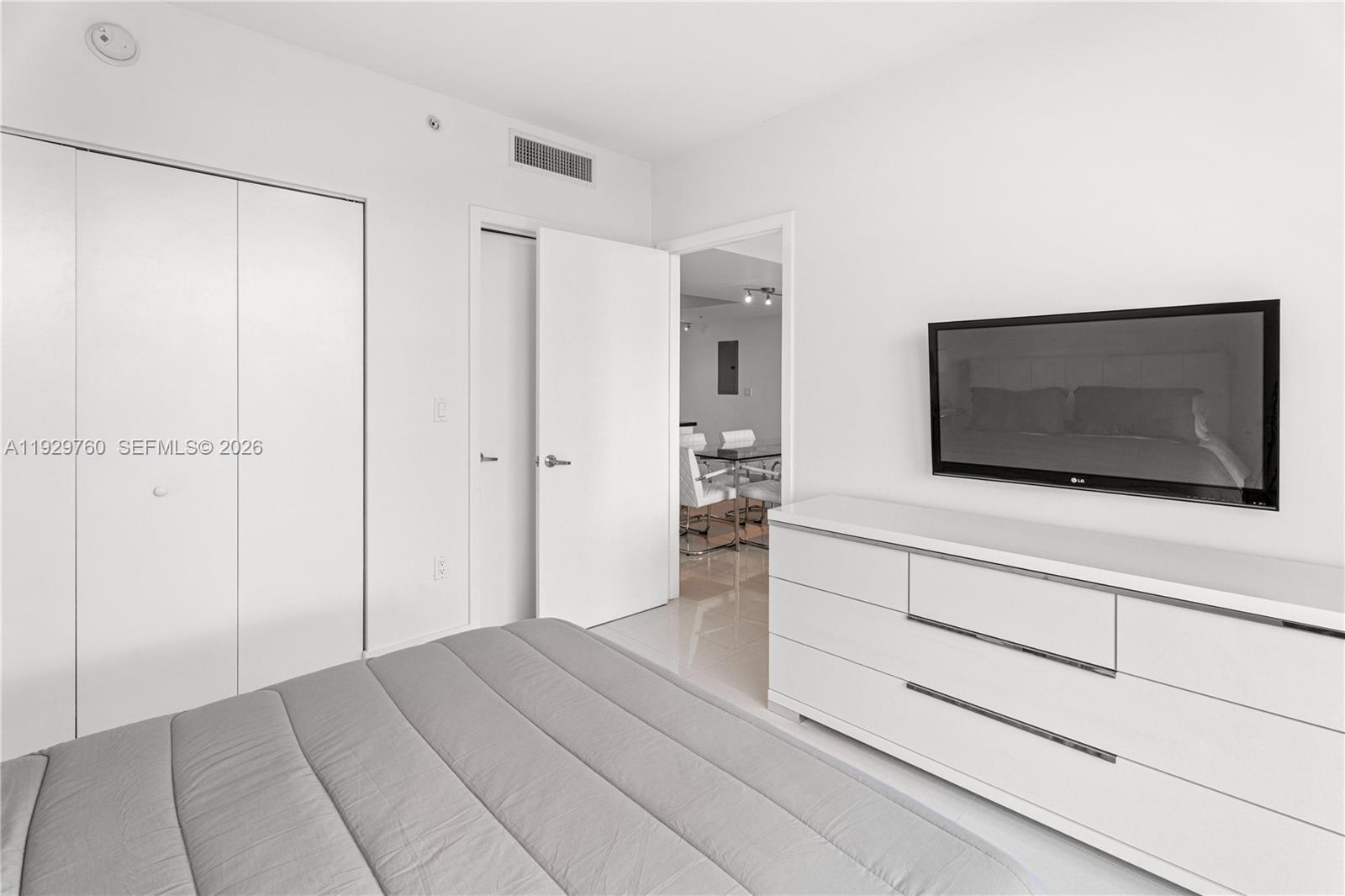 MINT CONDO - Residential