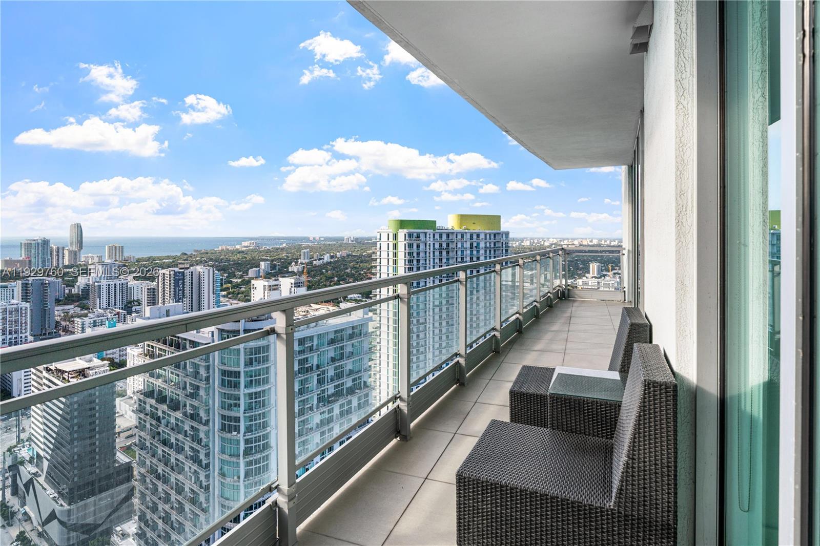 MINT CONDO - Residential