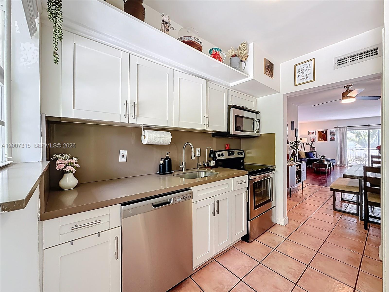 SOUTHERN STAR CONDO - Residential