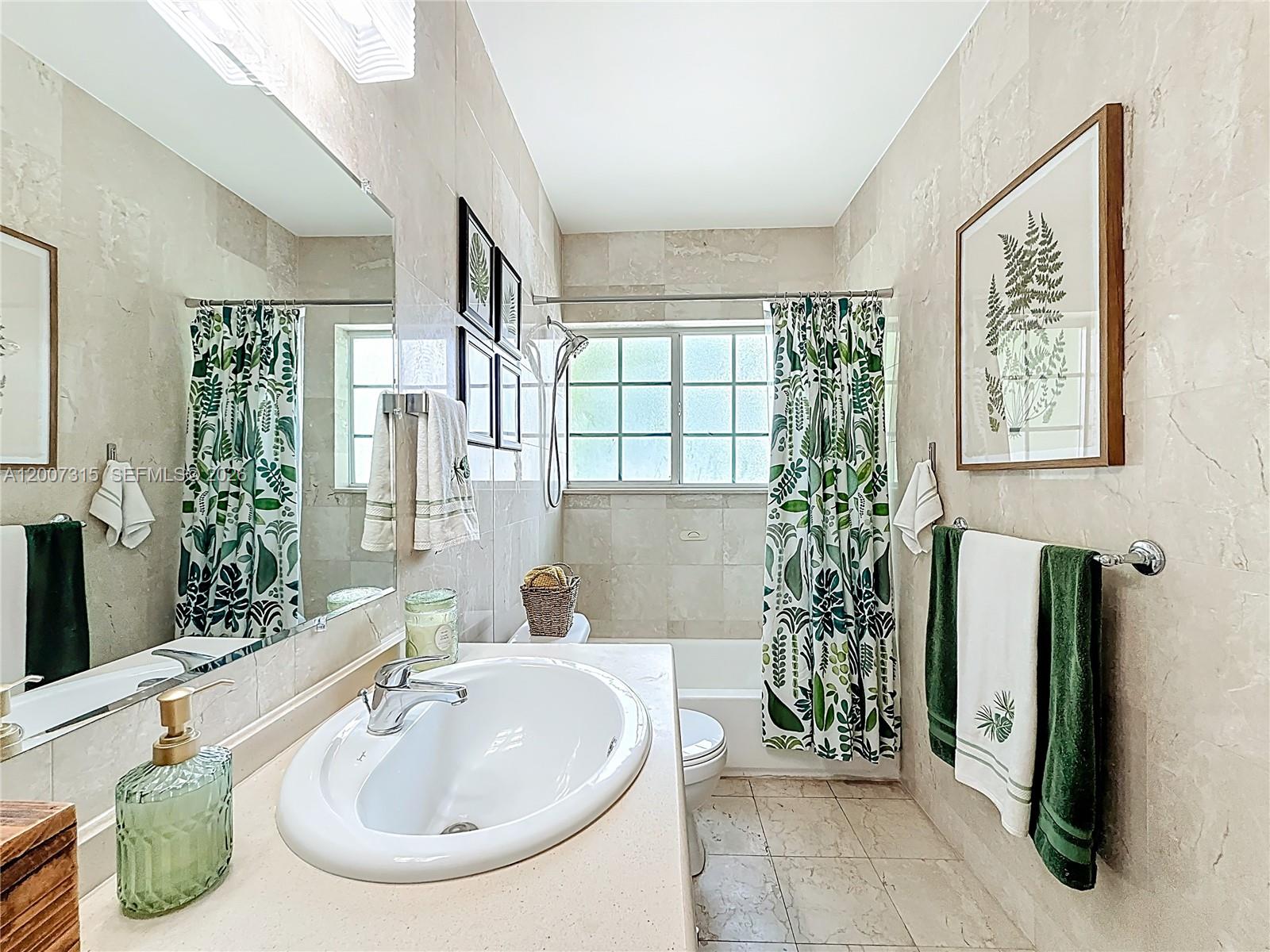 SOUTHERN STAR CONDO - Residential