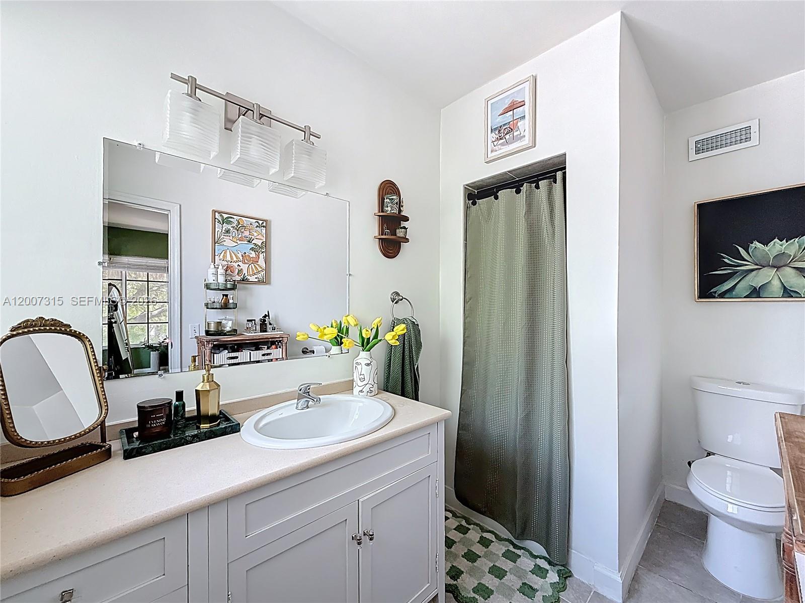 SOUTHERN STAR CONDO - Residential