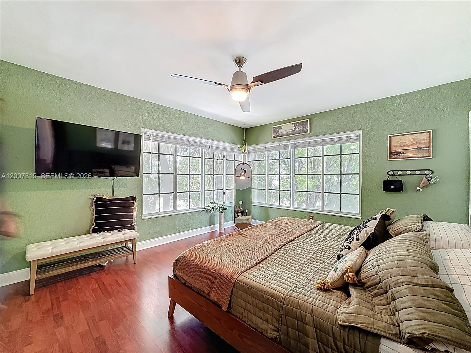 SOUTHERN STAR CONDO - Residential