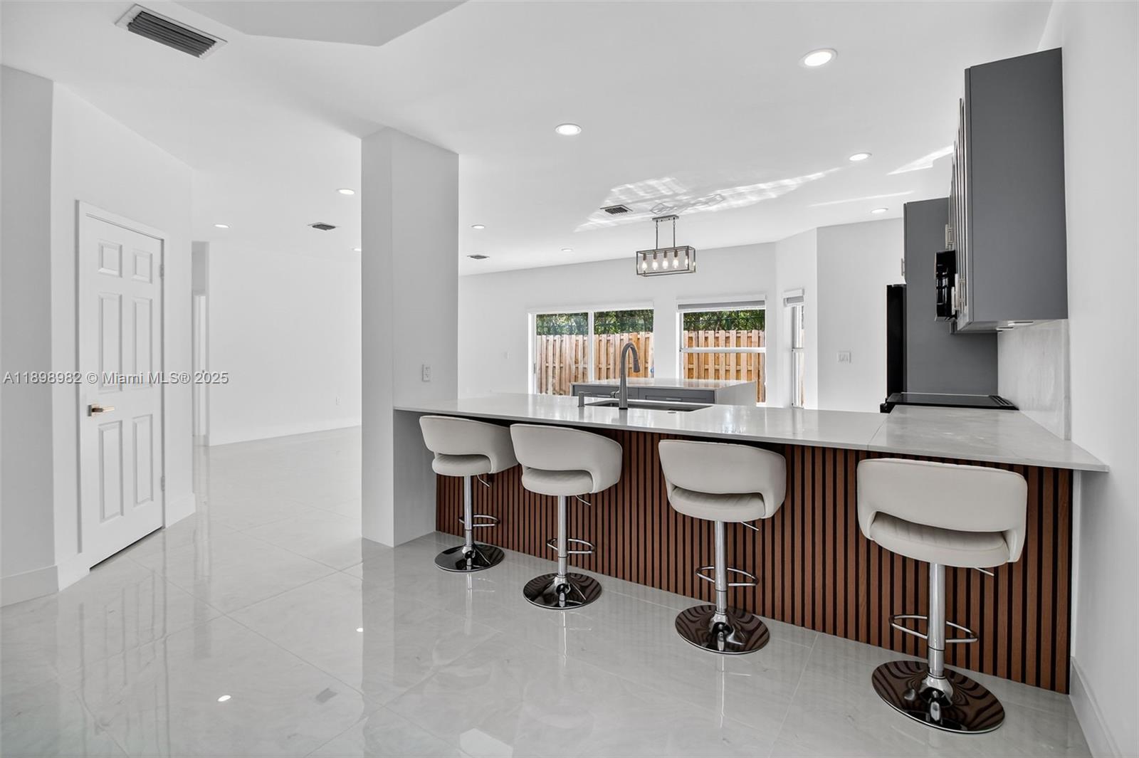 DORAL ISLES CAYMAN - Residential
