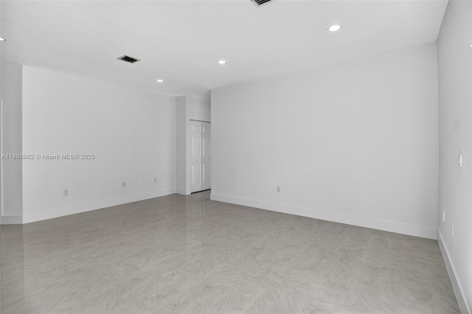 DORAL ISLES CAYMAN - Residential