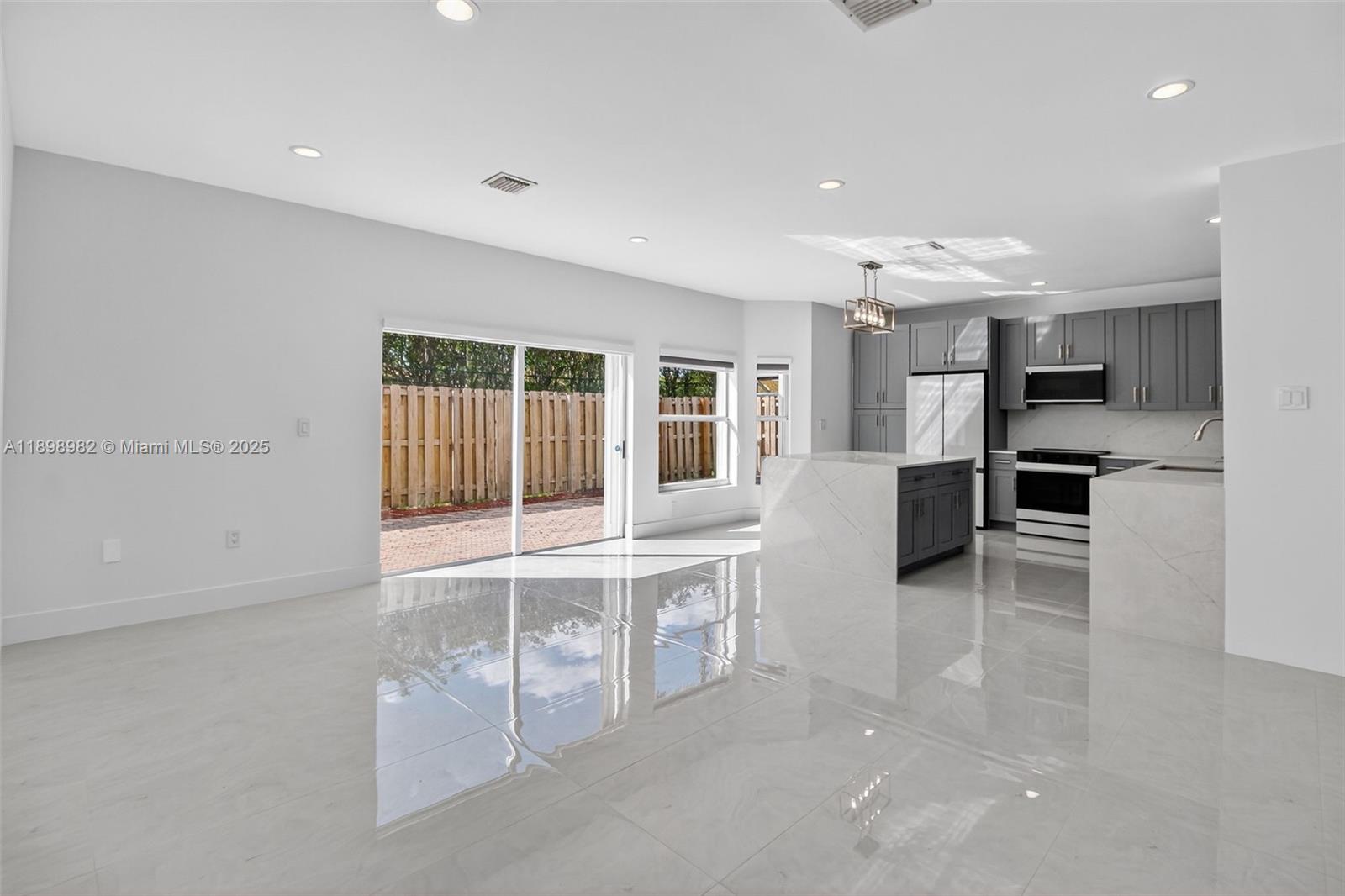 DORAL ISLES CAYMAN - Residential