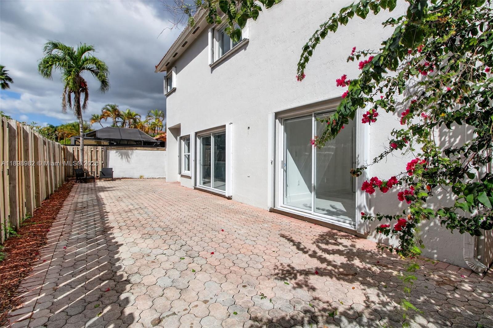 DORAL ISLES CAYMAN - Residential