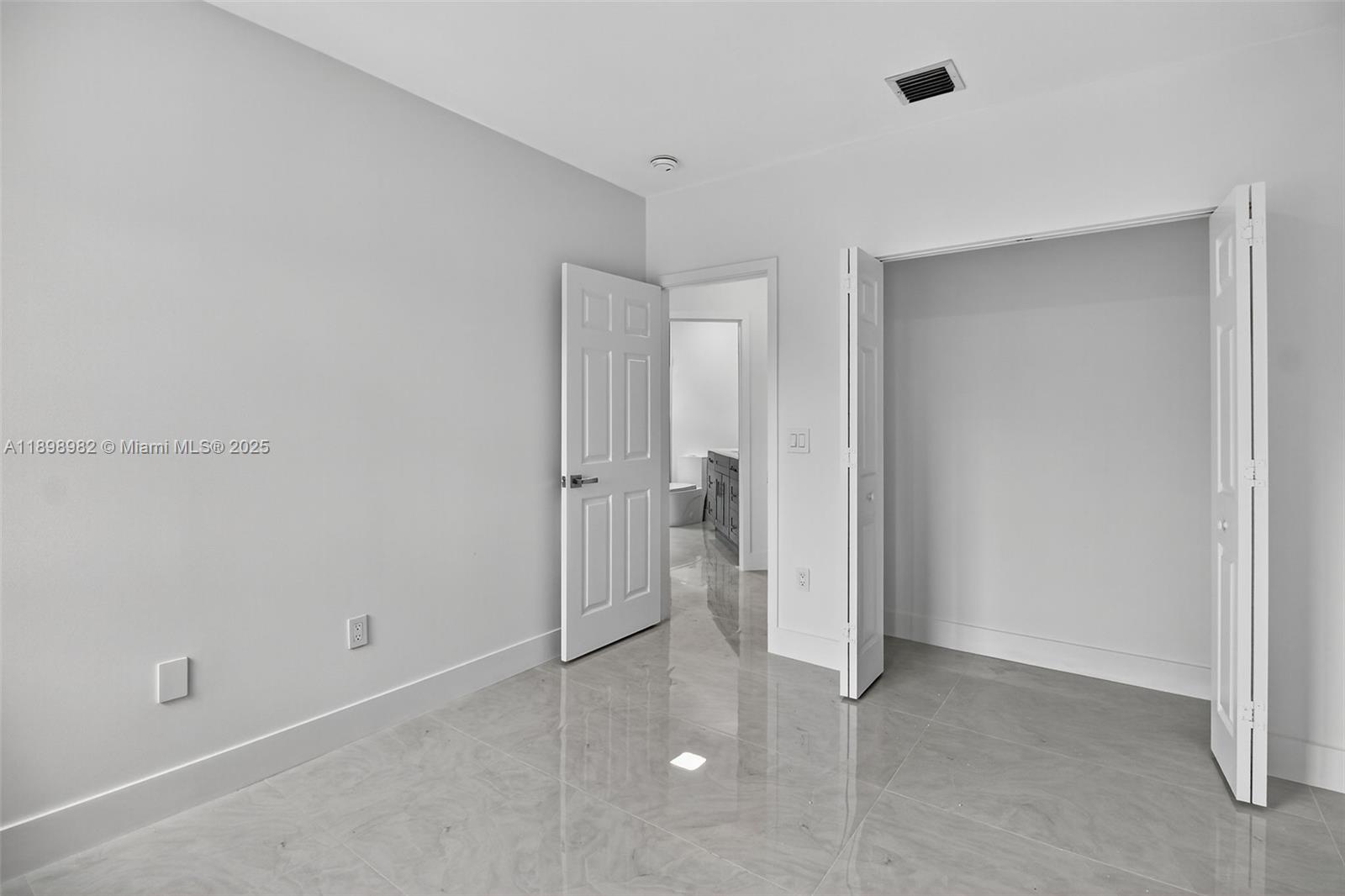 DORAL ISLES CAYMAN - Residential