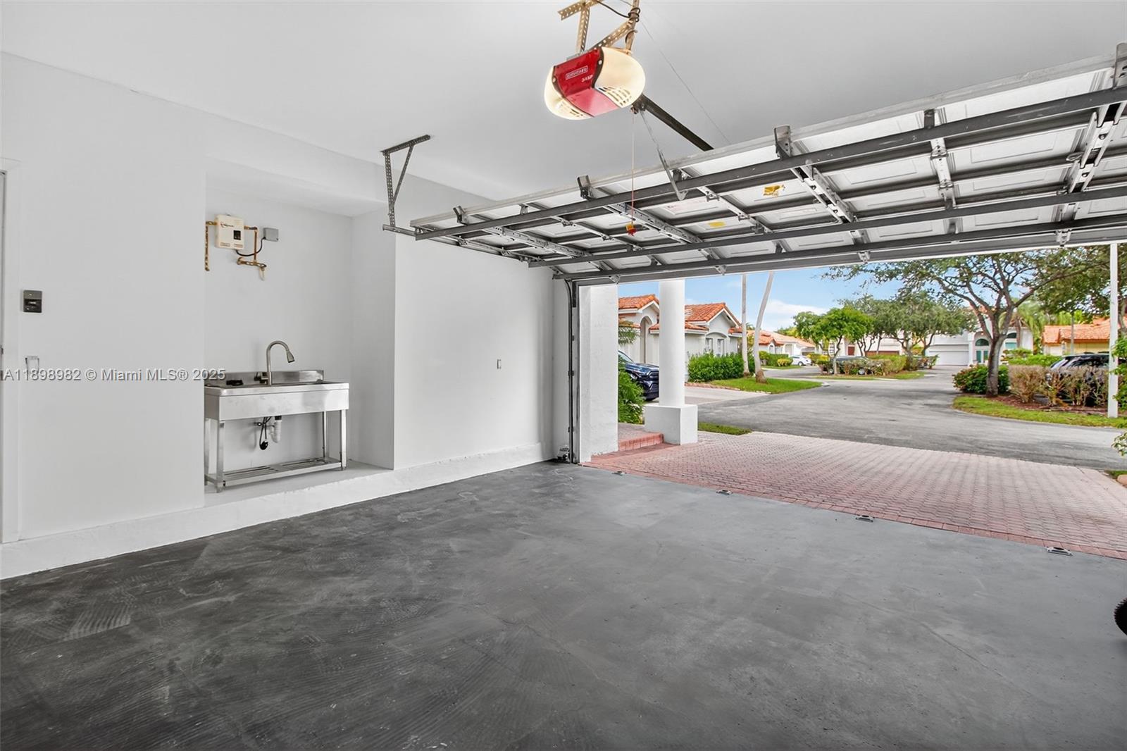 DORAL ISLES CAYMAN - Residential