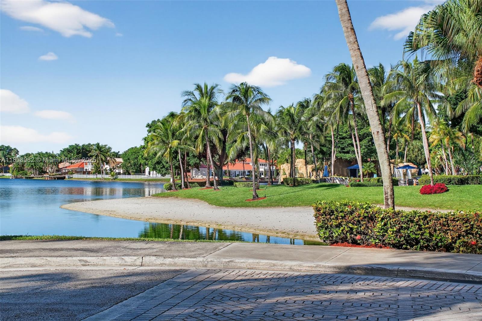 DORAL ISLES CAYMAN - Residential