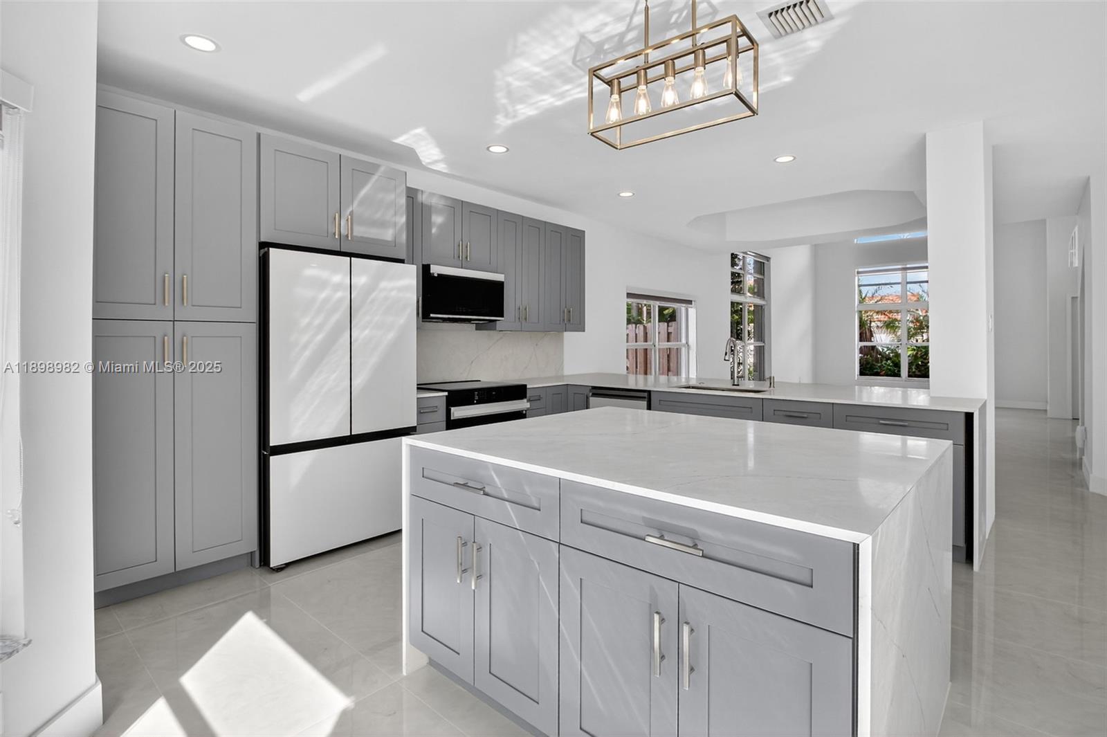 DORAL ISLES CAYMAN - Residential