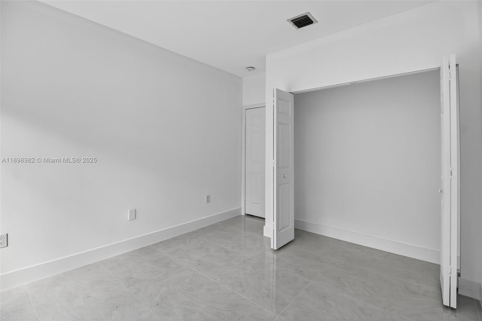 DORAL ISLES CAYMAN - Residential