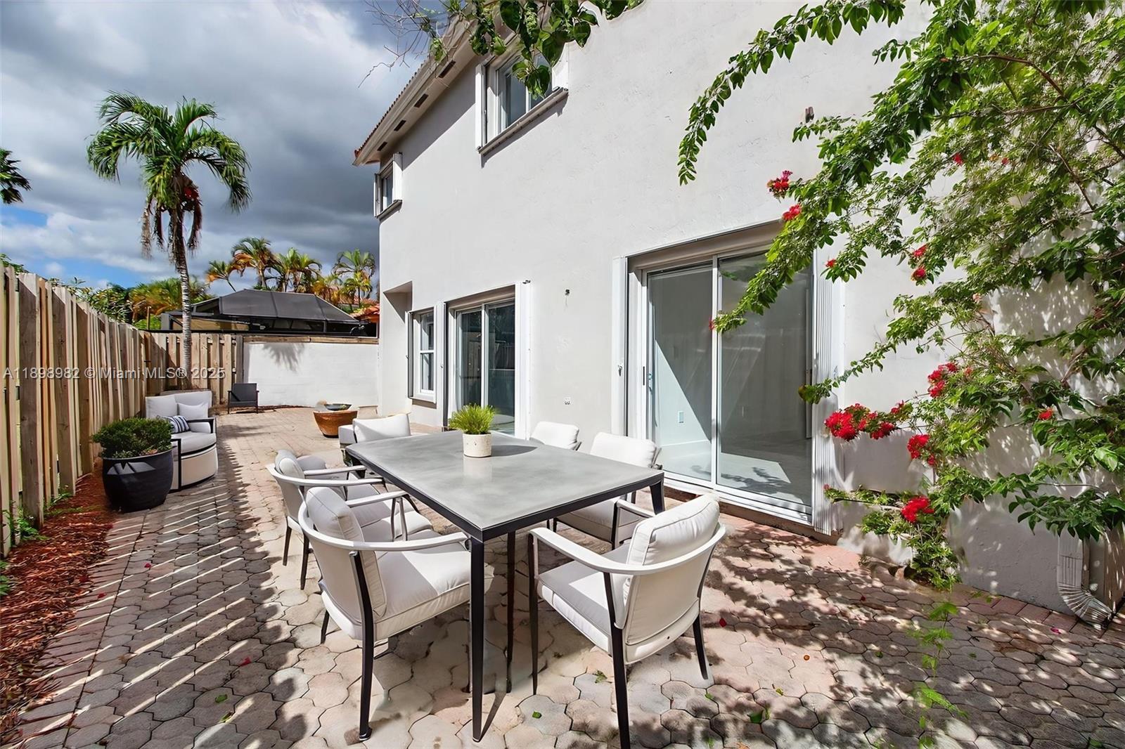 DORAL ISLES CAYMAN - Residential