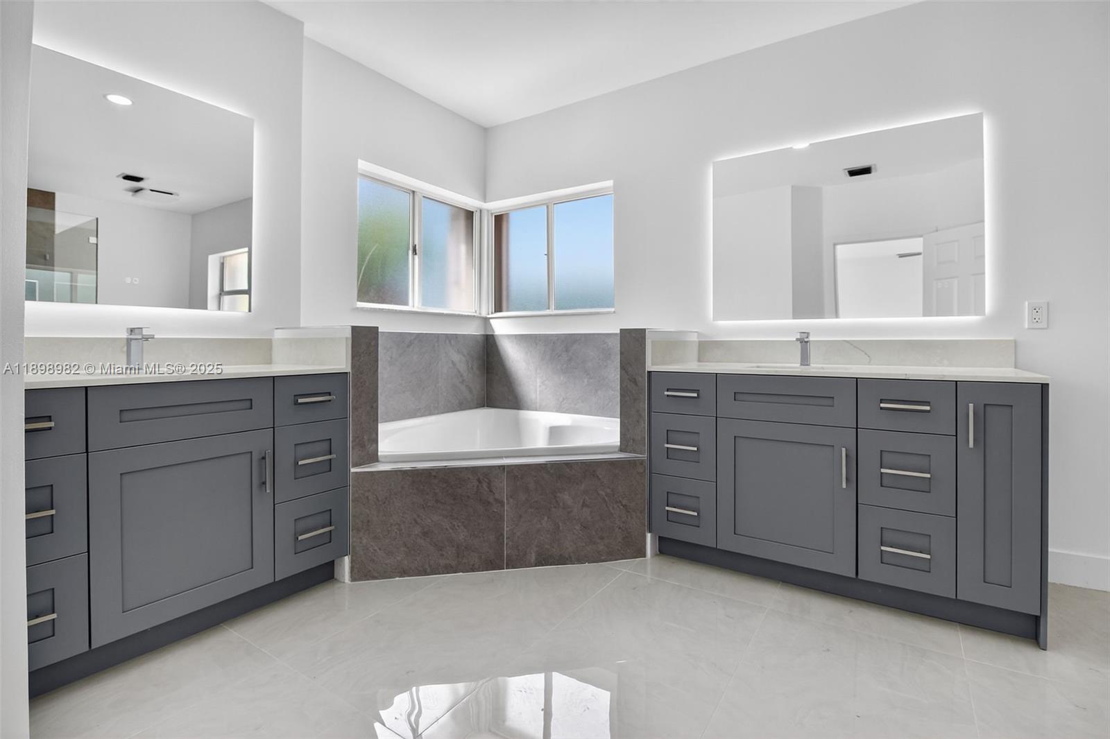 DORAL ISLES CAYMAN - Residential