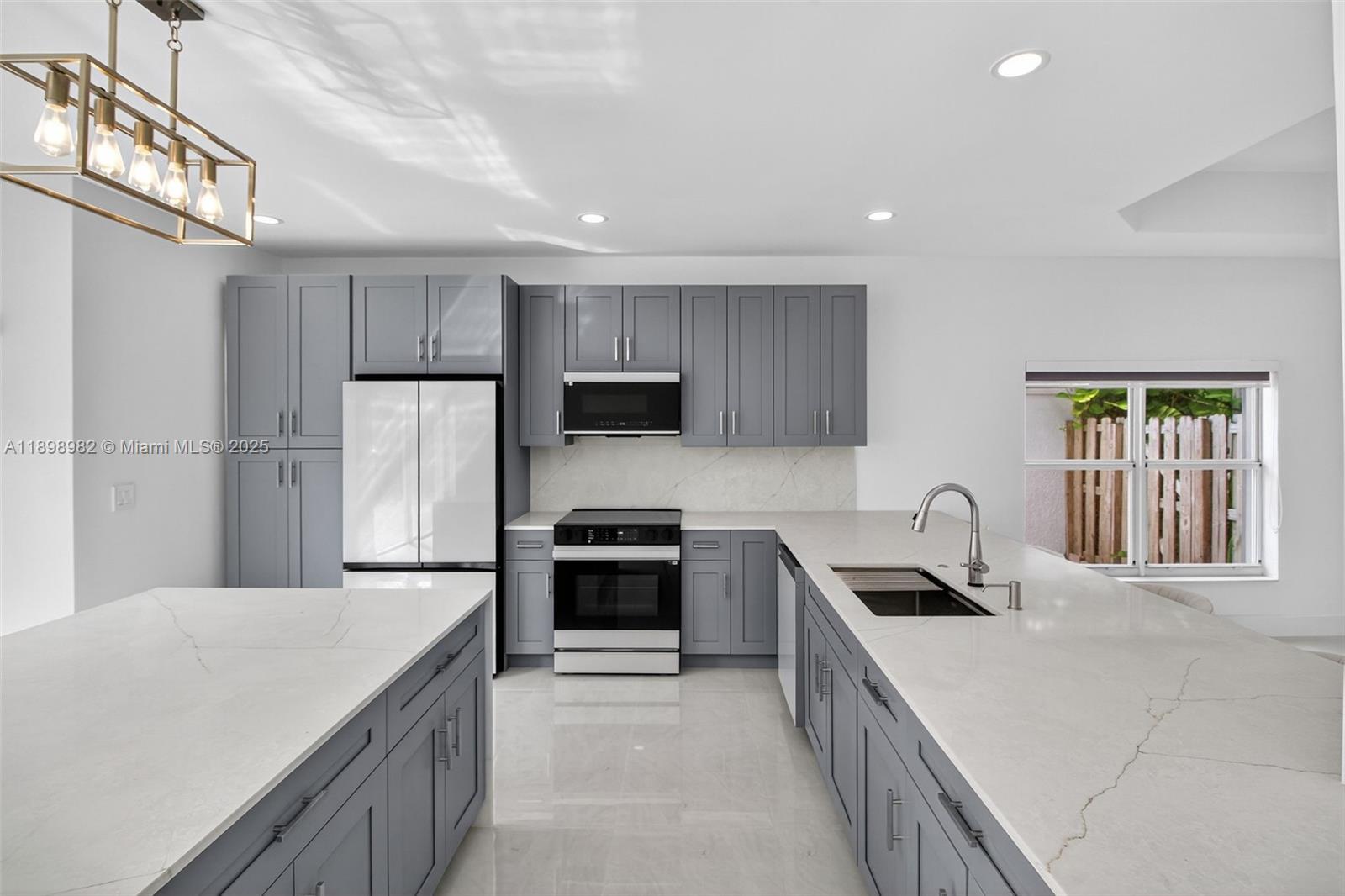 DORAL ISLES CAYMAN - Residential
