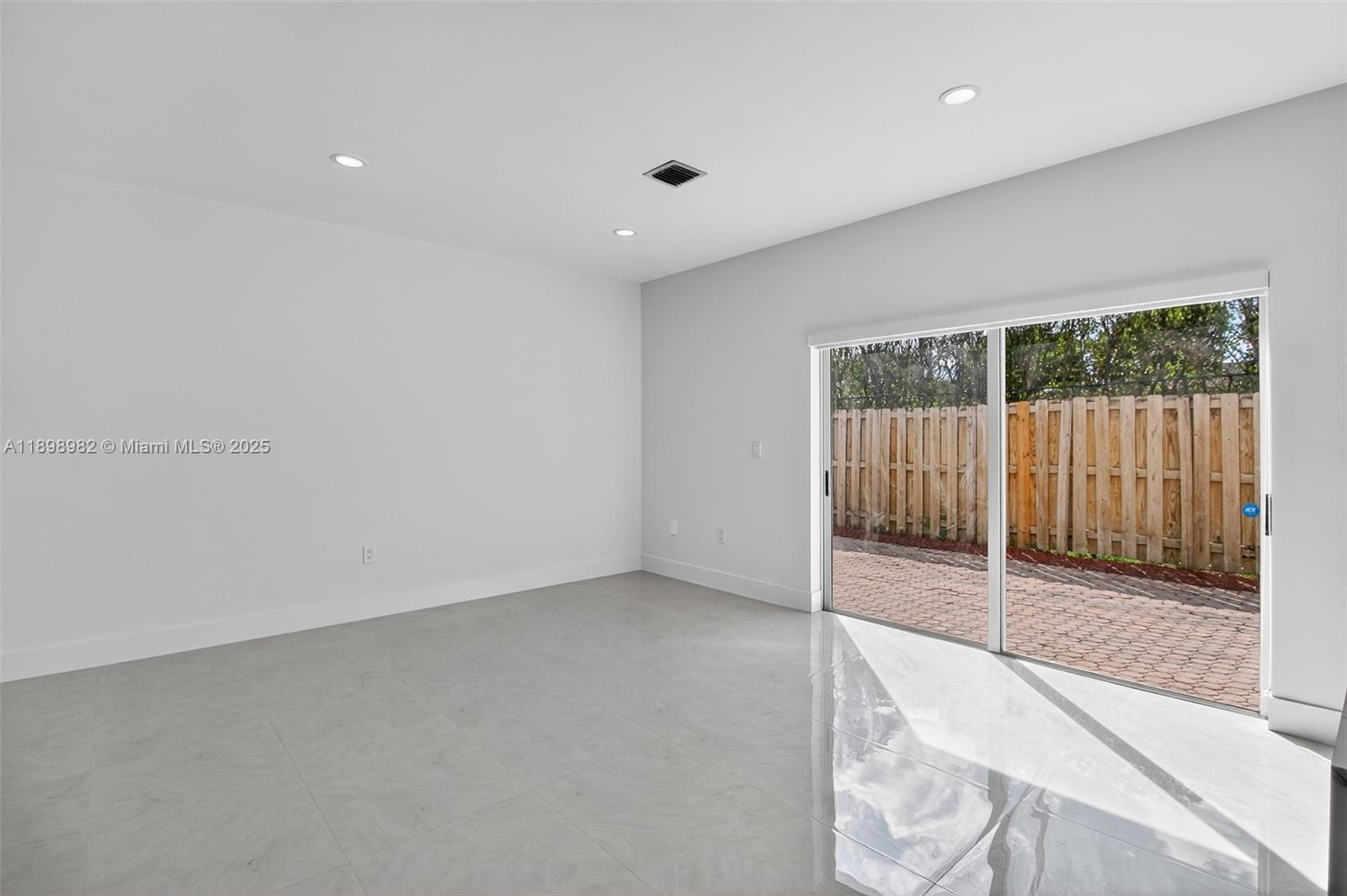 DORAL ISLES CAYMAN - Residential