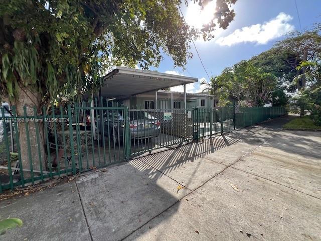 501 E 8th St