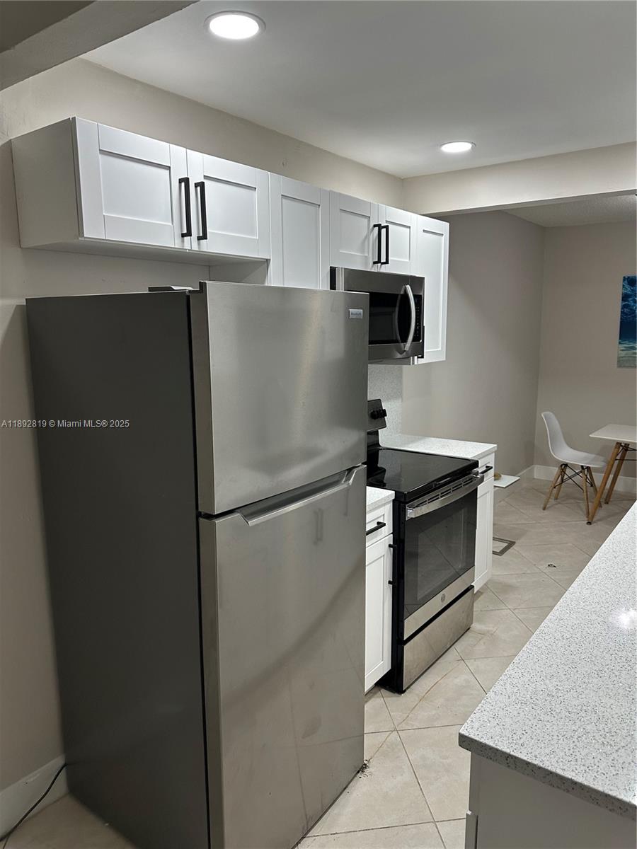 LSOLEI AT HALLANDALE BEAC - Residential Lease