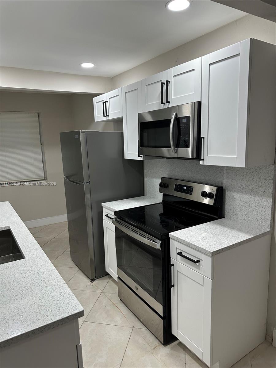 LSOLEI AT HALLANDALE BEAC - Residential Lease