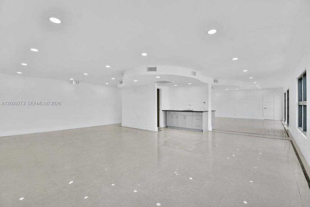 Photo of 2990 Griffin Rd #3, Dania Beach, FL 33312 (MLS # A12009273)