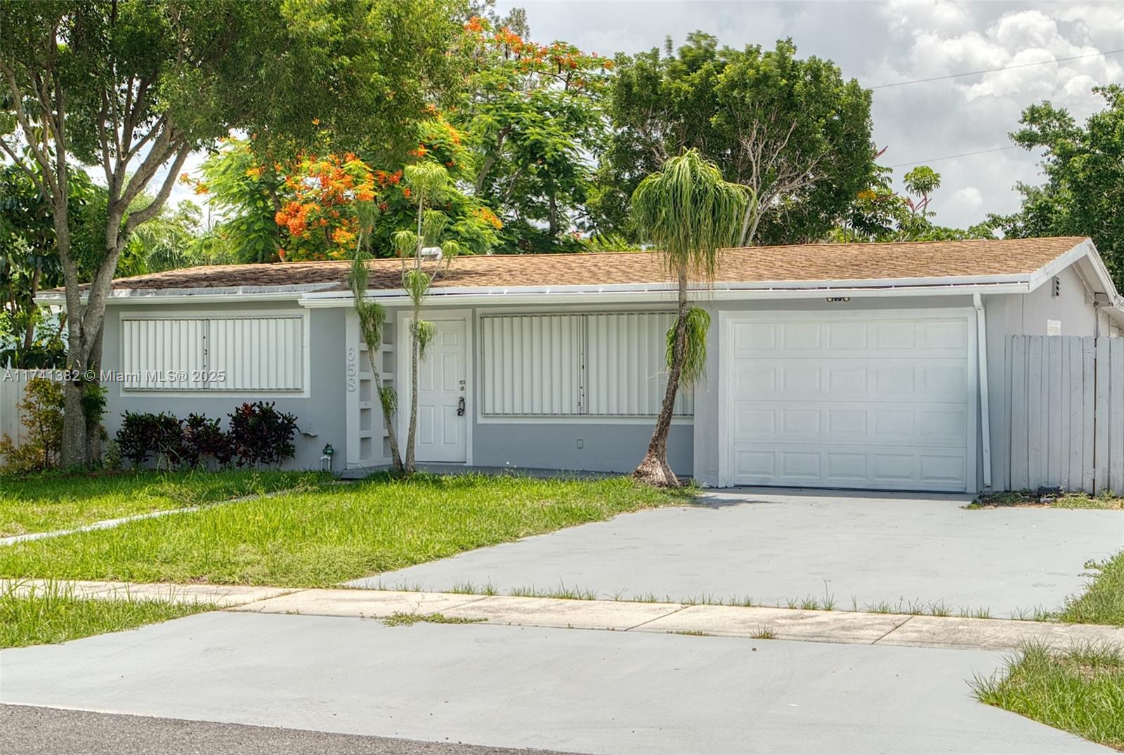658 SW 1st Ct
