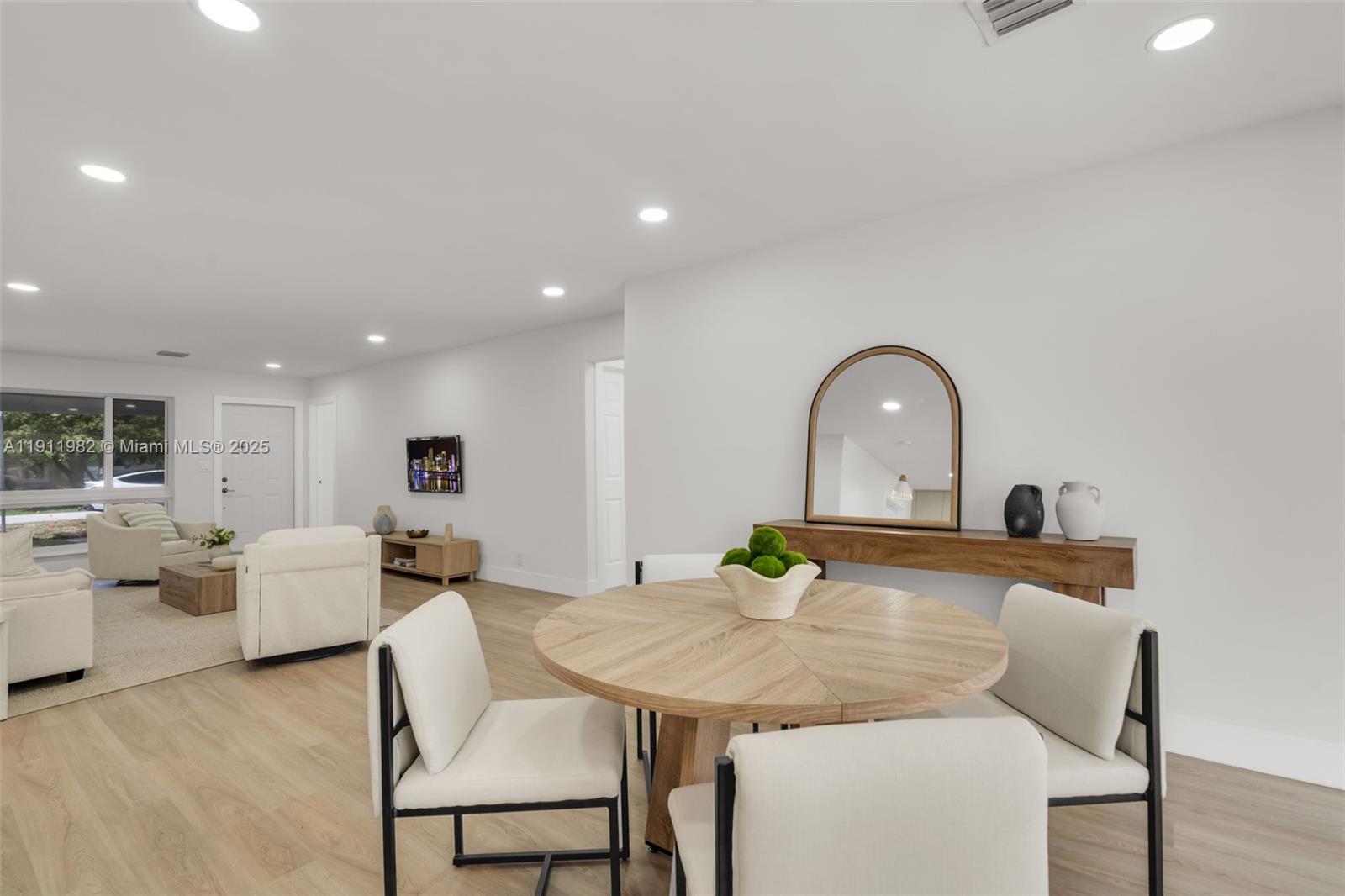 HOLLYWOOD HILLS - Residential Lease