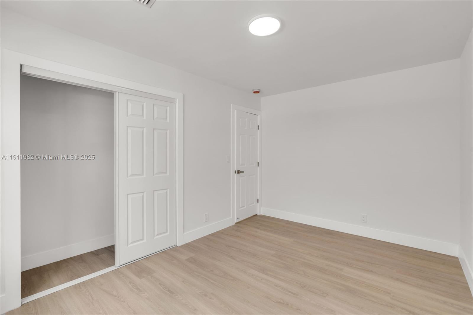 HOLLYWOOD HILLS - Residential Lease