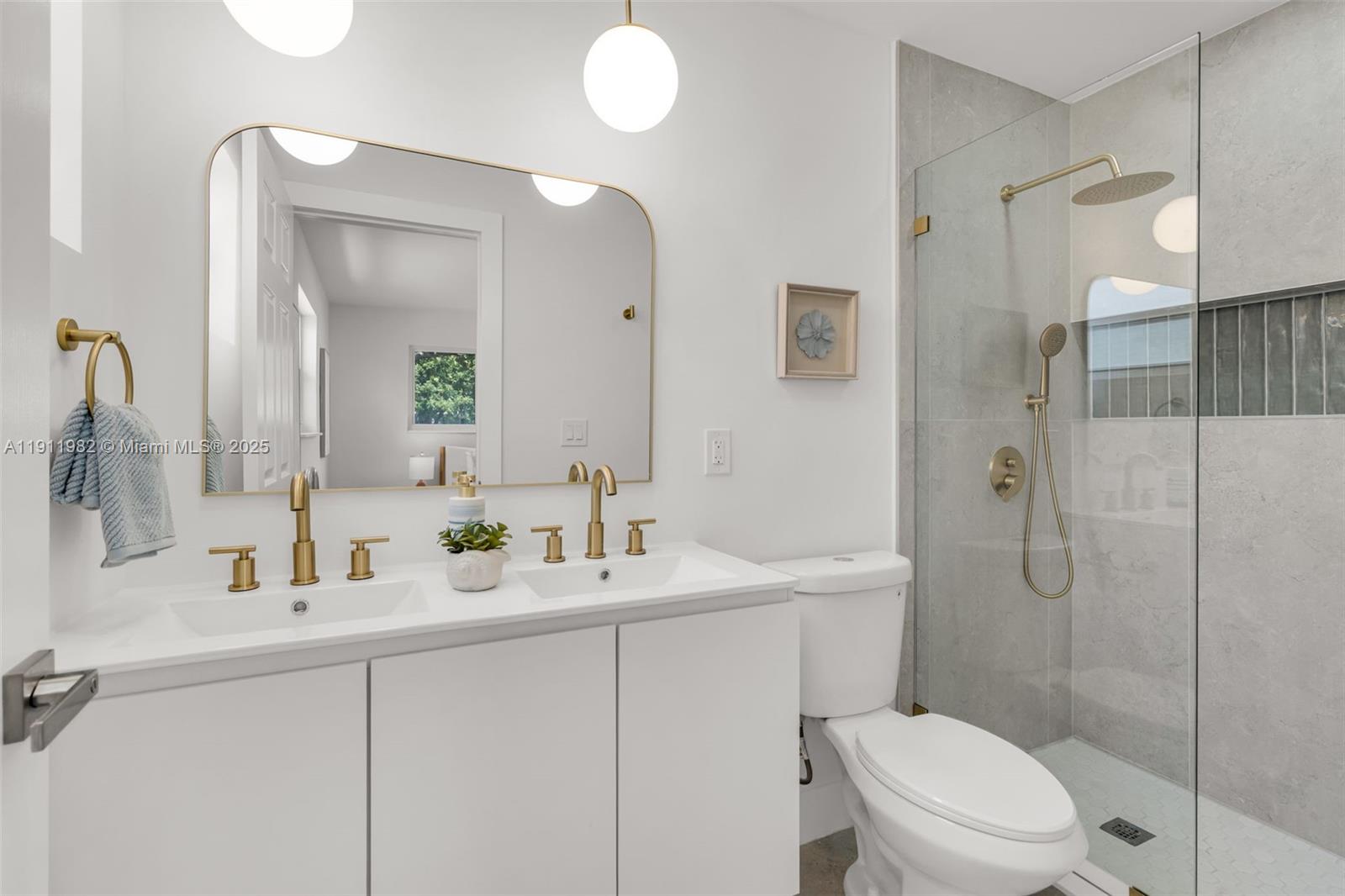 HOLLYWOOD HILLS - Residential Lease