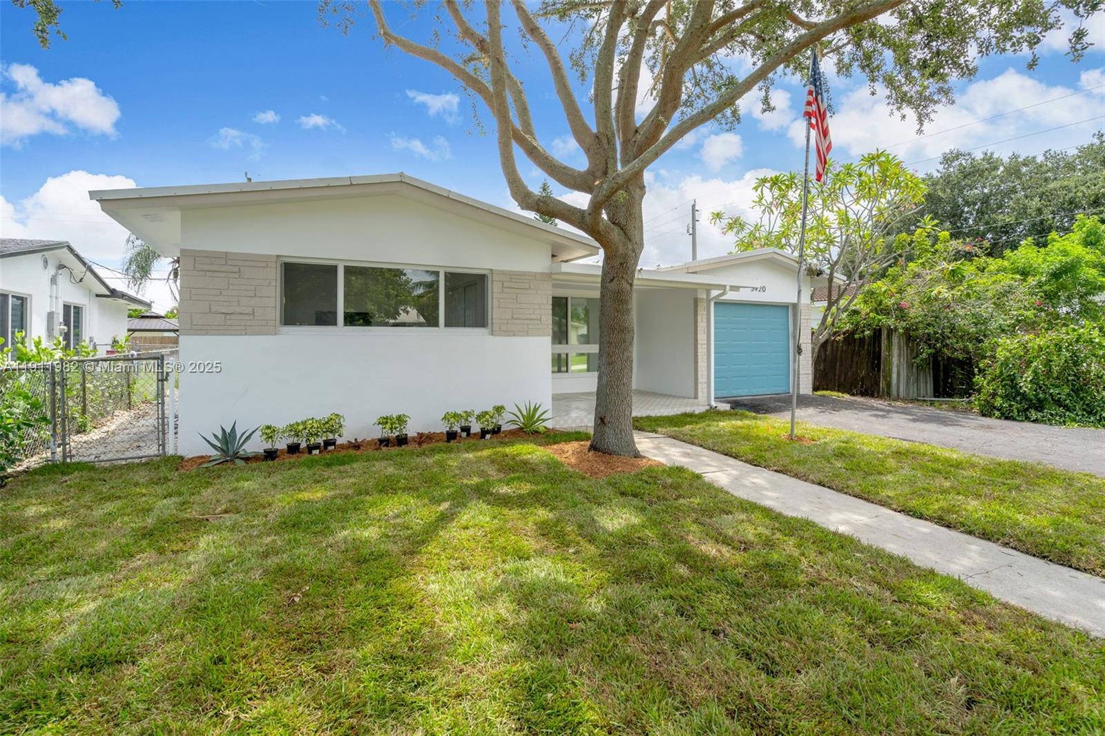 HOLLYWOOD HILLS - Residential Lease