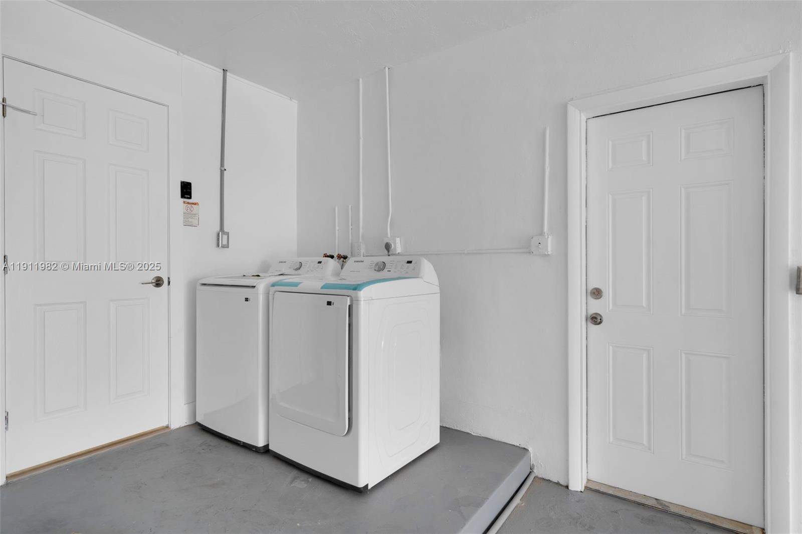 HOLLYWOOD HILLS - Residential Lease