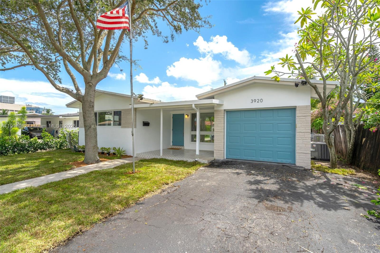 HOLLYWOOD HILLS - Residential Lease