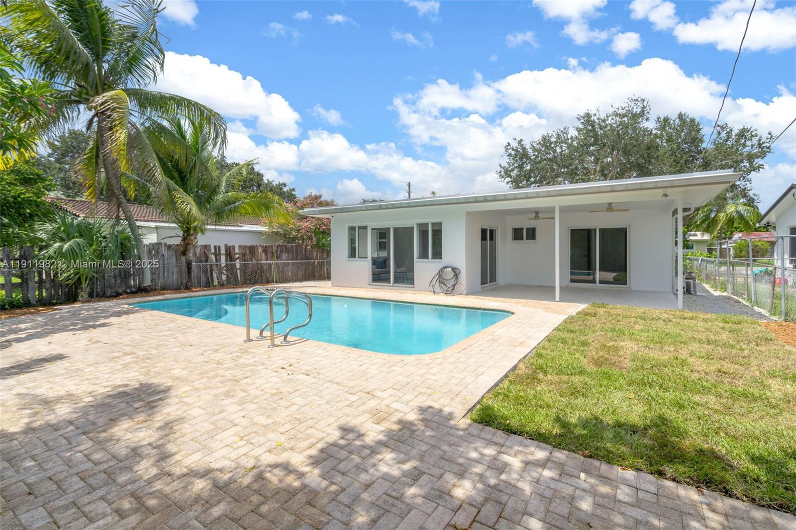 HOLLYWOOD HILLS - Residential Lease