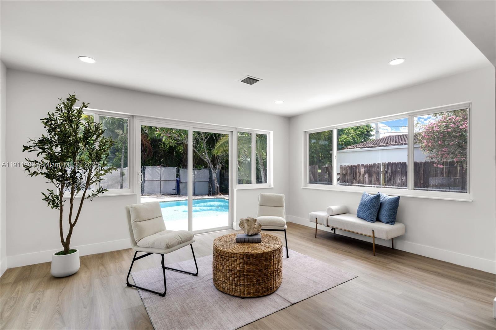 HOLLYWOOD HILLS - Residential Lease