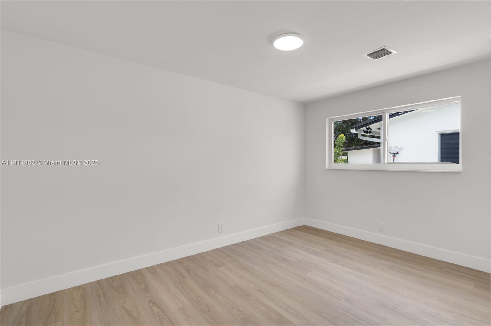 HOLLYWOOD HILLS - Residential Lease