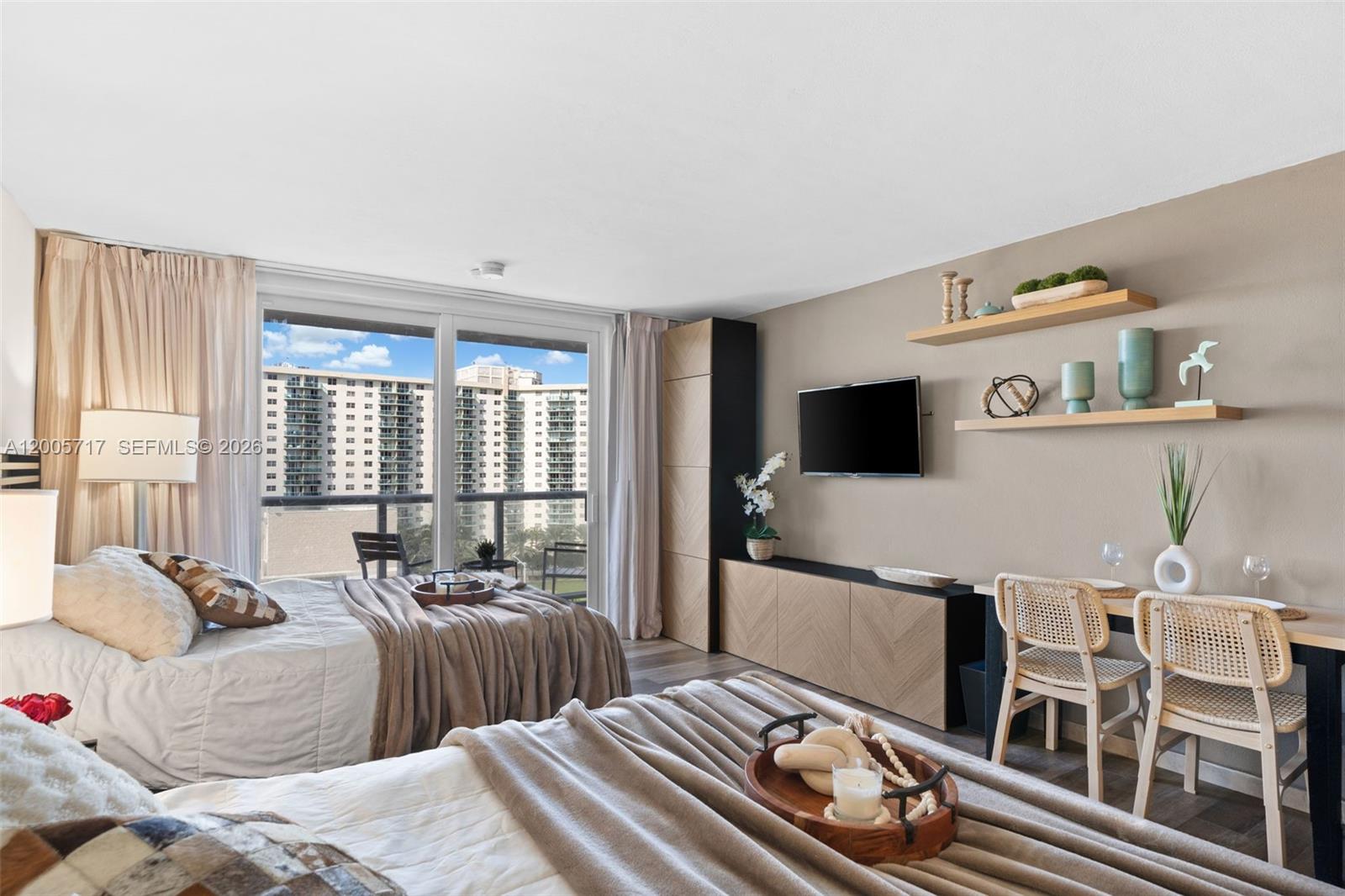 19201 Collins Ave 736