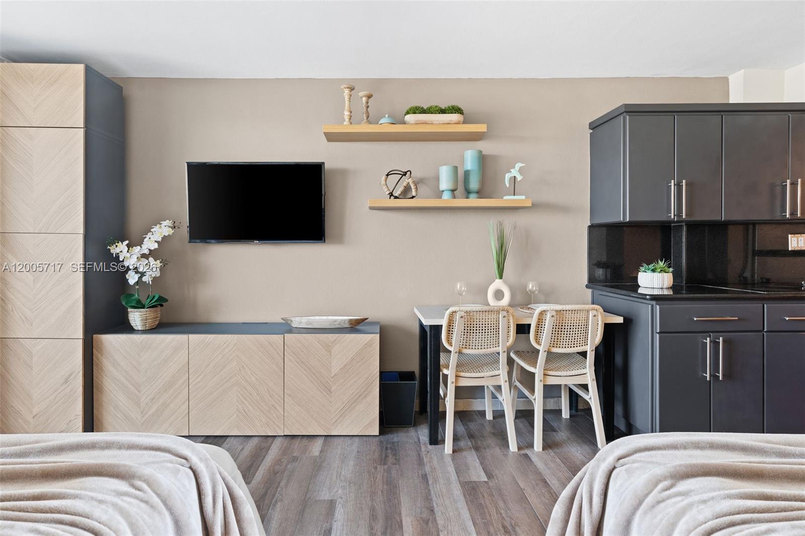 19201 Collins Ave 736